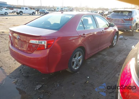 2013 Toyota Camry Se z USA, uszkodzony, nr VIN 4T1BF1FK7DU659256